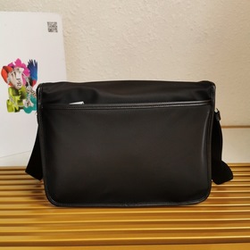 Новая мужская сумка через плечо PRADA, модель 2VD768 Эта сумка из