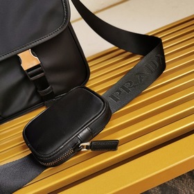 Новая мужская сумка через плечо PRADA, модель 2VD768 Эта сумка из