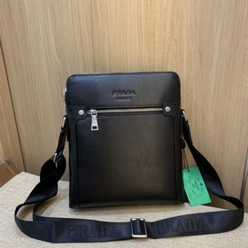 PRADA Новая модель. Сумка через плечо из импортной кожи. Модель： 