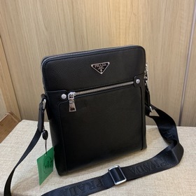 PRADA Новая модель. Сумка через плечо из импортной кожи. Модель： 