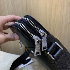 PRADA Новая модель. Сумка через плечо из импортной кожи. Модель： 