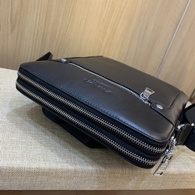 PRADA Новая модель. Сумка через плечо из импортной кожи. Модель： 