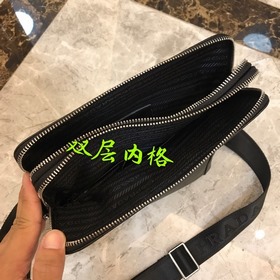 PRADA Мужская сумка через плечо из импортной кожи, модель N： 690-