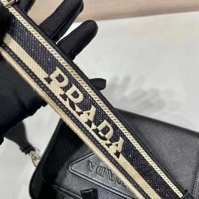 Мужская сумка через плечо PRADA с вышитым ремешком, модель 2VH152
