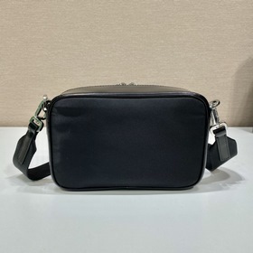 PRADA сумка-почтальон, модель 2VH070/лакированная кожа Эта соврем