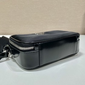 PRADA сумка-почтальон, модель 2VH070/лакированная кожа Эта соврем