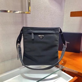 PRADA Сумка через плечо, модель 2VH055 Изготовлена из импортной