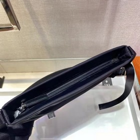 PRADA Сумка через плечо, модель 2VH055 Изготовлена из импортной 
