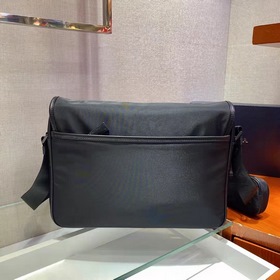 PRADA Почтовая сумка через плечо Модель 2VD039 Эта сумка через пл