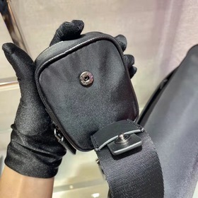 PRADA Почтовая сумка через плечо Модель 2VD039 Эта сумка через пл