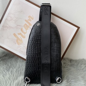 Мужская сумка PRADA из кожи бычка, модель 6056 Незаменимый аксесс