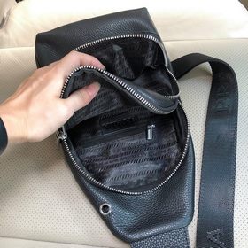 Мужская сумка PRADA из кожи, модель 6041 Предназначена исключител