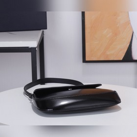 PRADA Новая подержанная сумка под мышку/большая сумка с клапаном 