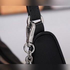PRADA Hobo сумка в форме полумесяца, модель 1NE204 Изготовлена из