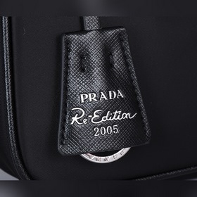 PRADA Hobo сумка в форме полумесяца, модель 1NE204 Изготовлена из
