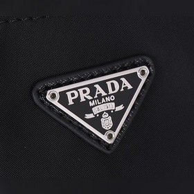 PRADA Hobo сумка в форме полумесяца, модель 1NE204 Изготовлена из