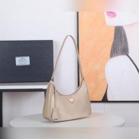 PRADA Hobo сумка в форме полумесяца, модель 1NE204 Изготовлена из
