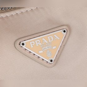 PRADA Hobo сумка в форме полумесяца, модель 1NE204 Изготовлена из