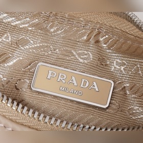 PRADA Hobo сумка в форме полумесяца, модель 1NE204 Изготовлена из