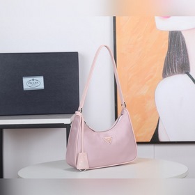 PRADA Hobo сумка в форме полумесяца, модель 1NE204 Изготовлена из
