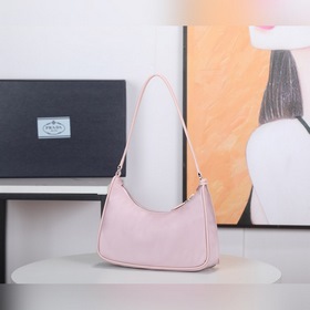 PRADA Hobo сумка в форме полумесяца, модель 1NE204 Изготовлена из