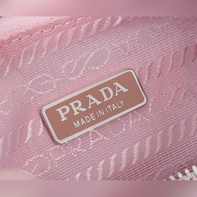 PRADA Hobo сумка в форме полумесяца, модель 1NE204 Изготовлена из