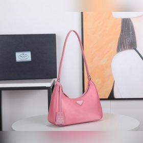 PRADA Hobo сумка в форме полумесяца, модель 1NE204 Изготовлена из