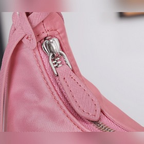 PRADA Hobo сумка в форме полумесяца, модель 1NE204 Изготовлена из