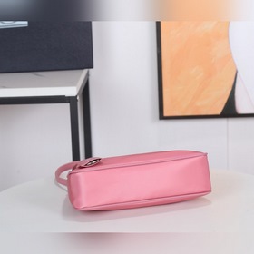 PRADA Hobo сумка в форме полумесяца, модель 1NE204 Изготовлена из