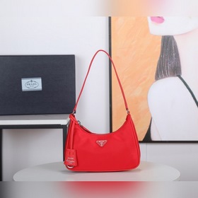 PRADA Hobo сумка в форме полумесяца, модель 1NE204 Изготовлена из