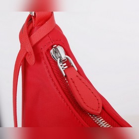 PRADA Hobo сумка в форме полумесяца, модель 1NE204 Изготовлена из