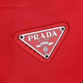 PRADA Hobo сумка в форме полумесяца, модель 1NE204 Изготовлена из