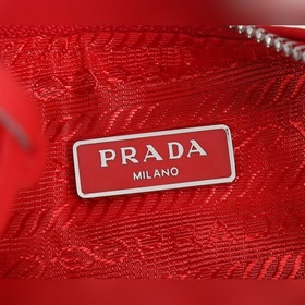 PRADA Hobo сумка в форме полумесяца, модель 1NE204 Изготовлена из