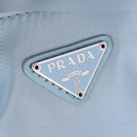 PRADA Hobo сумка в форме полумесяца, модель 1NE204 Изготовлена из