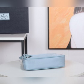 PRADA Hobo сумка в форме полумесяца, модель 1NE204 Изготовлена из