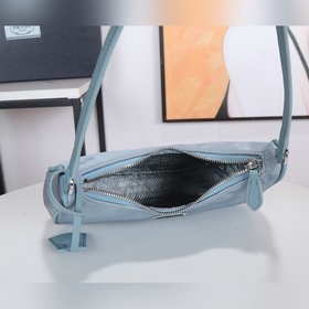 PRADA Hobo сумка в форме полумесяца, модель 1NE204 Изготовлена из