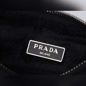 PRADA Hobo сумка в форме полумесяца, модель 1NE204 Изготовлена из