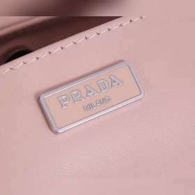 PRADA Подержанная сумка под мышку Артикул： 1BC499 Популярная в эт