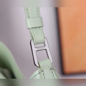 PRADA Подержанная сумка под мышку Артикул： 1BC499 Популярная в эт