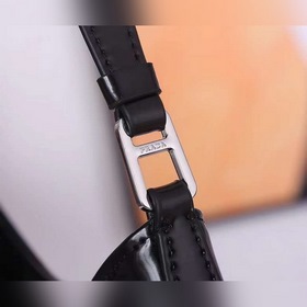 PRADA Подержанная сумка под мышку Артикул： 1BC499 Популярная в эт