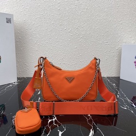 Нейлоновая сумка Prada Hobo, модель： 1BH204 Сеть сестричек-блогер