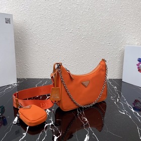 Нейлоновая сумка Prada Hobo, модель： 1BH204 Сеть сестричек-блогер
