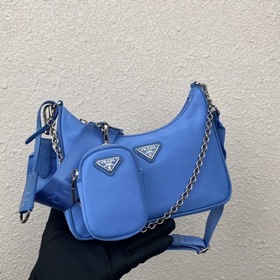 Нейлоновая сумка Prada Hobo, модель： 1BH204 Сеть сестричек-блогер