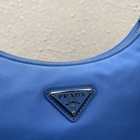 Нейлоновая сумка Prada Hobo, модель： 1BH204 Сеть сестричек-блогер