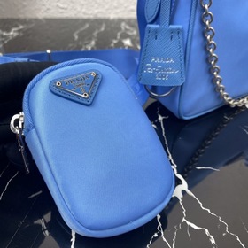 Нейлоновая сумка Prada Hobo, модель： 1BH204 Сеть сестричек-блогер