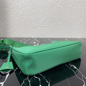 Нейлоновая сумка Prada Hobo, модель： 1BH204 Сеть сестричек-блогер