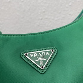Нейлоновая сумка Prada Hobo, модель： 1BH204 Сеть сестричек-блогер