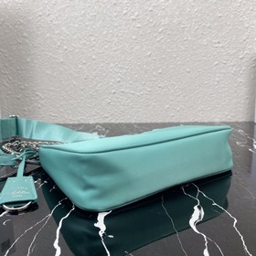 Нейлоновая сумка Prada Hobo, модель： 1BH204 Сеть сестричек-блогер
