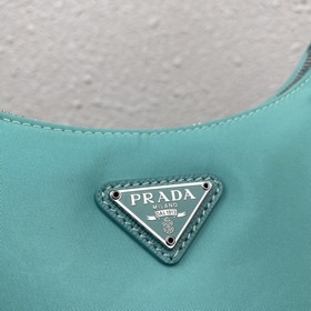 Нейлоновая сумка Prada Hobo, модель： 1BH204 Сеть сестричек-блогер