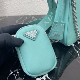 Нейлоновая сумка Prada Hobo, модель： 1BH204 Сеть сестричек-блогер